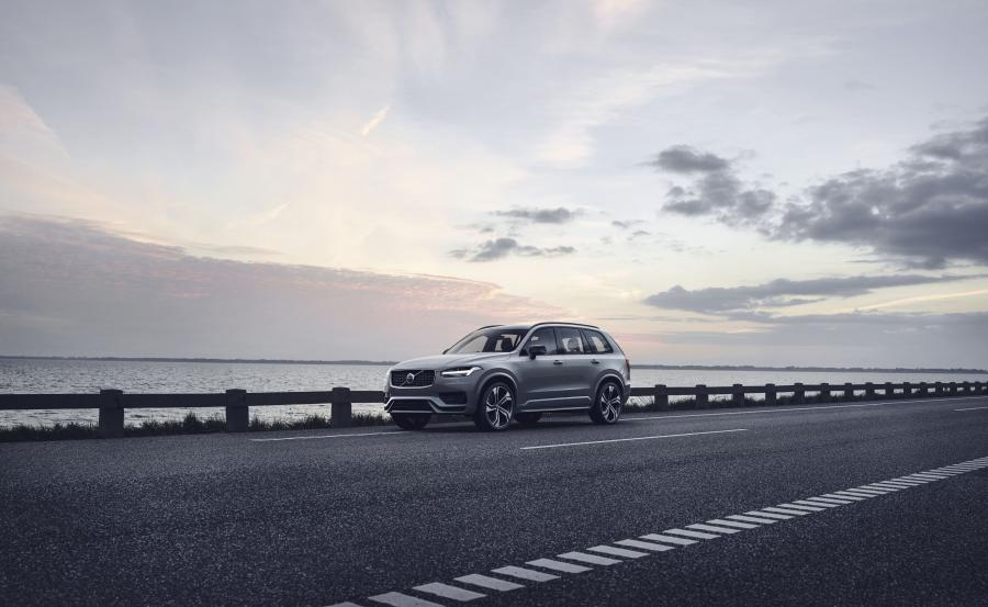  Volvo XC90 T8 Twin Engine R-Design 2019 года  (WW) (фото 1 из 15)